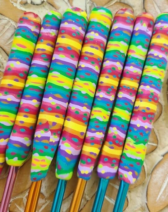 Rainbow Dots-Love Handle Crochet Hook
